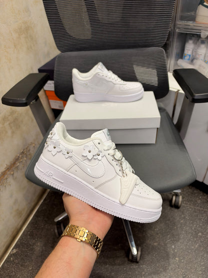 NIKE AIR FORCE 1 07 FLORETTE FLORAL SNEAKERS