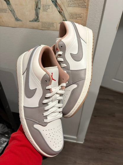 NIKE AIR JORDAN 1 LOW SAIL COLLEGE GREY RATTAN
