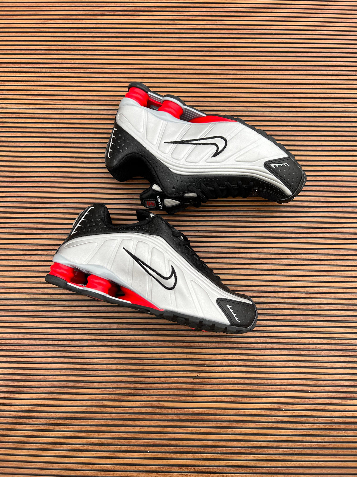 NIKE SHOX R4