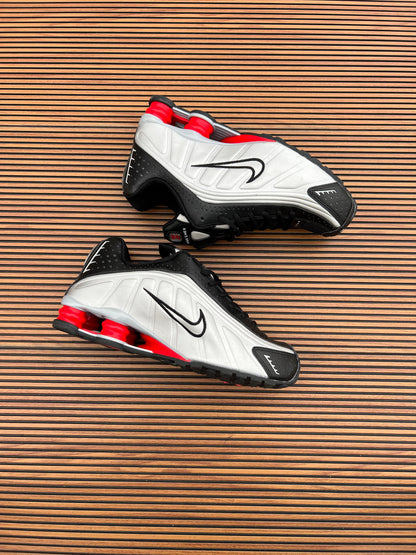 NIKE SHOX R4