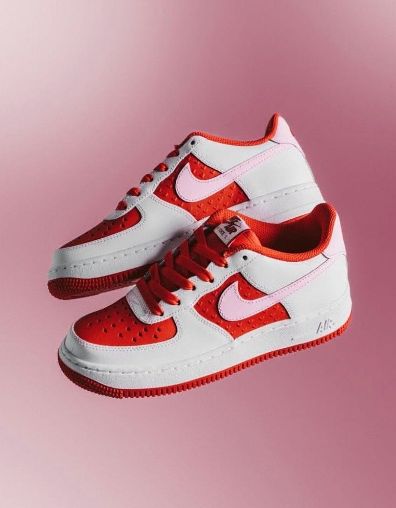 NIKE AIRFORCE ONE VALENTINE  2024