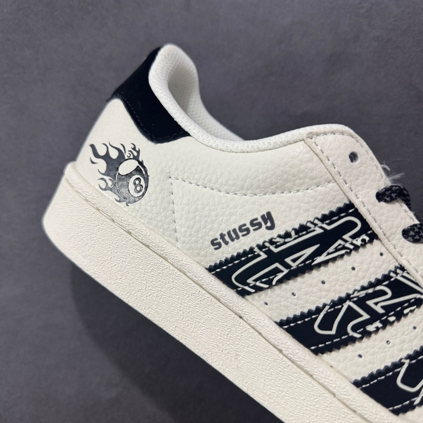 ADIDAS ORIGINALS SUPERSTAR X STUSSY BALL WITH KEYCHAIN