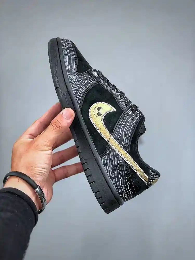 NIKE SB DUNK SUPREME ZEBRA 2025