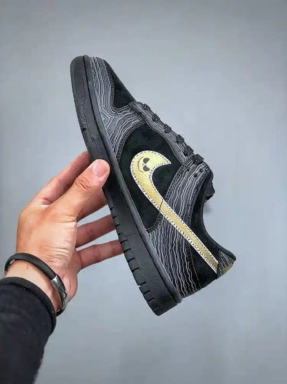 NIKE SB DUNK SUPREME ZEBRA 2025