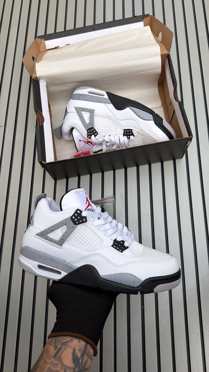 AIR JORDANS RETRO 4