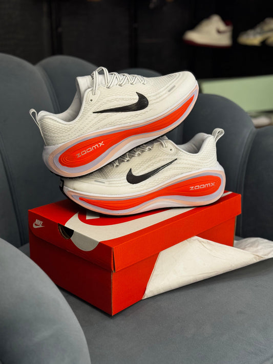 NIKE  VOMERO PLUS WHITE BLACK BRIGHT CRIMSON