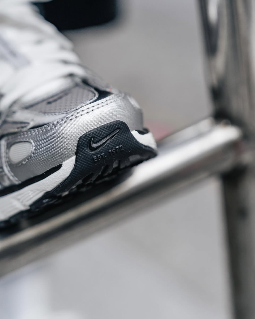NIKE P 6000 SILVER