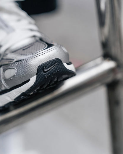 NIKE P 6000 SILVER