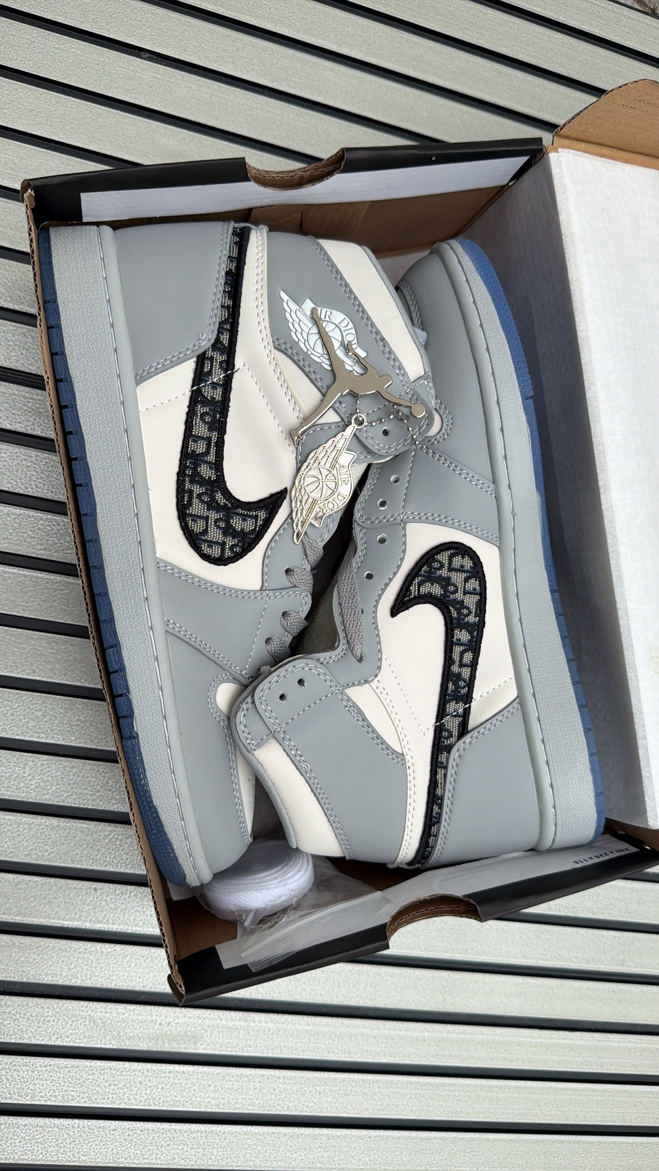 AIR JORDAN ONE DIOR
