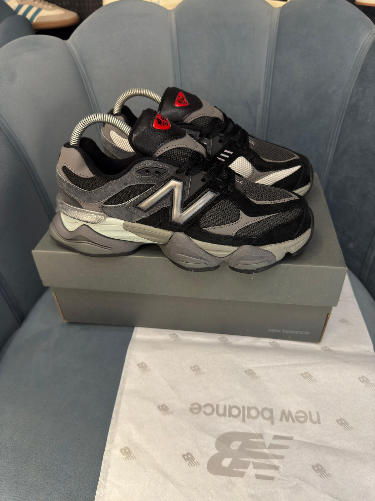 NEW BALANCE 9060 BLACK AND GREY