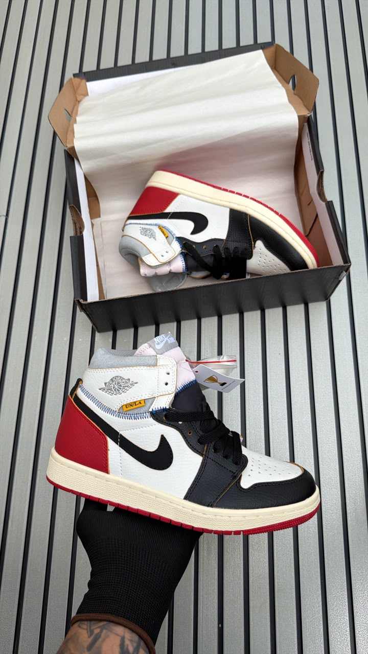 NIKE AIR JORDAN 1 RETRO HIGH BLACK TOE