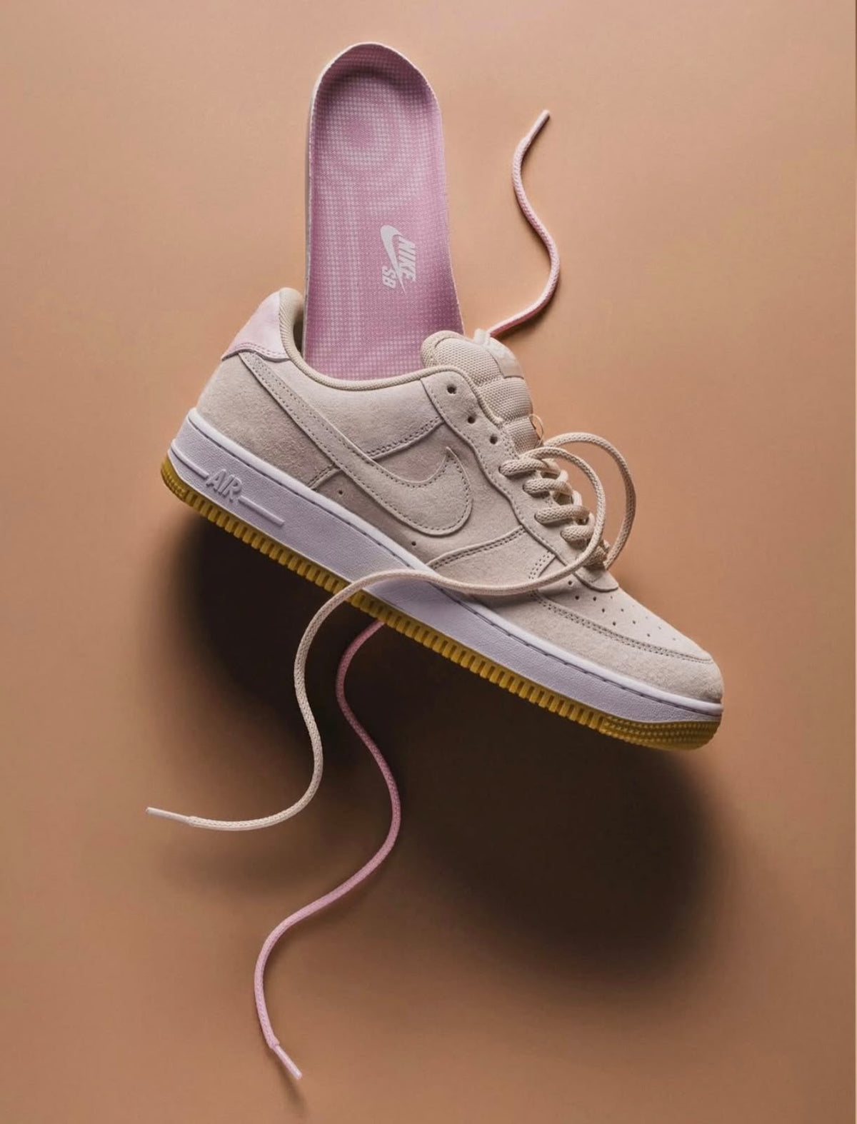 NIKE AIRFORCE 1 LOW SBLIGHT OREWOOD BROWN PINK