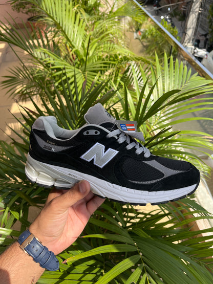 NEW BALANCE 2002R