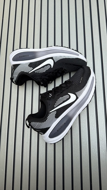 NIKE VOMERO ZOOM 18 BLACK