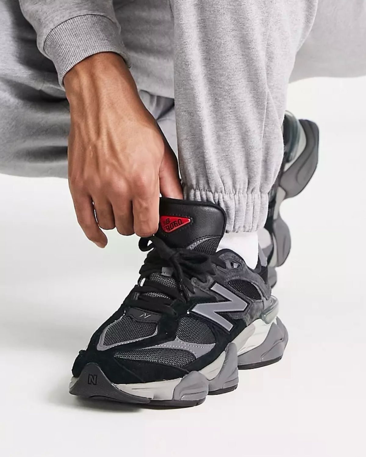 NEW BALANCE 9060 BLACK AND GREY