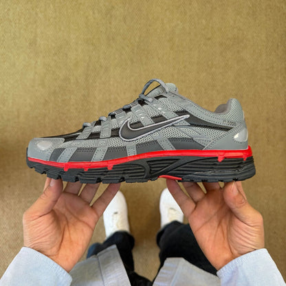 NIKE P6000 TRAINER GREY RED
