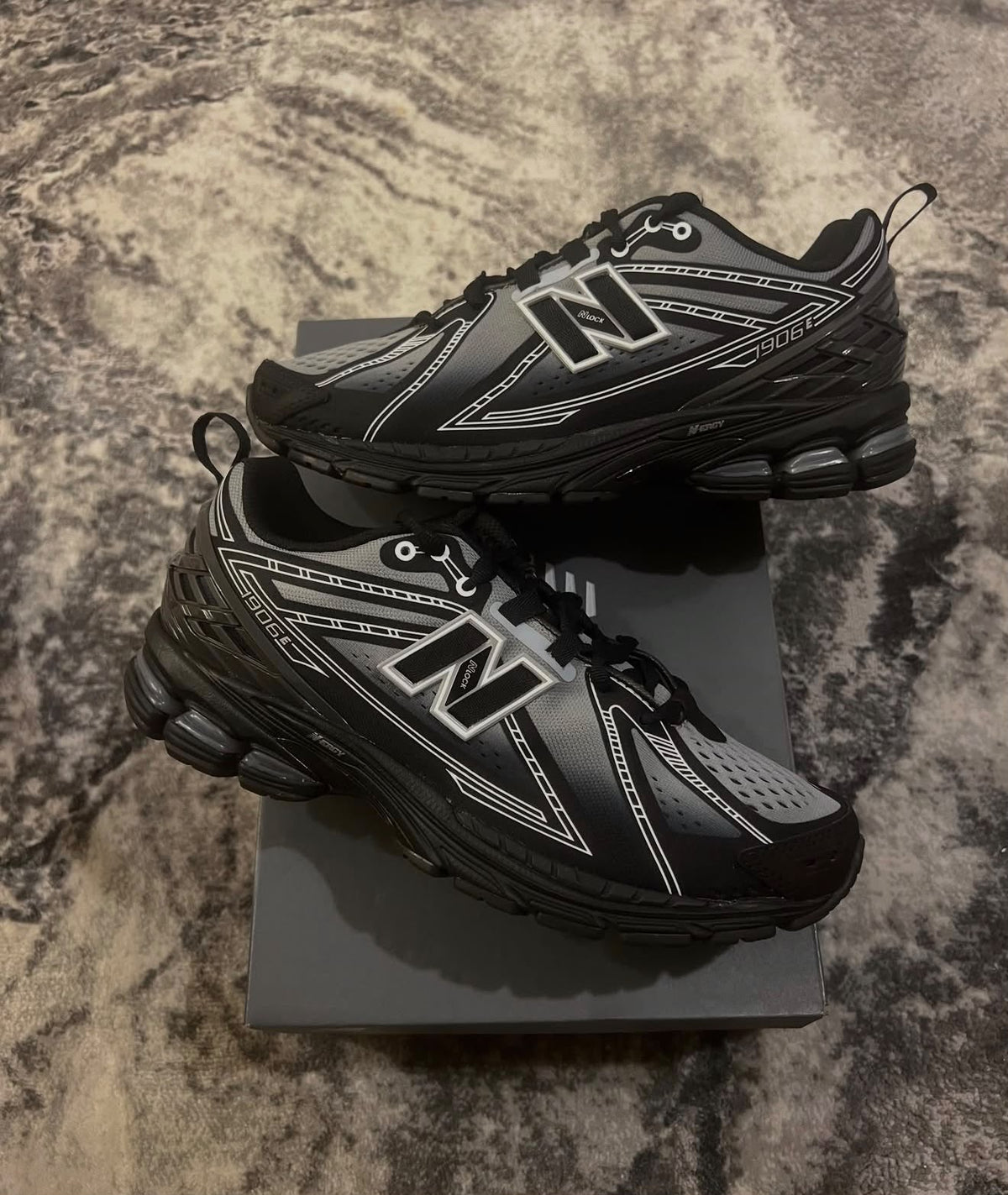 NEW BALANCE 1960E BLACK AND SILVER COLOURWAY