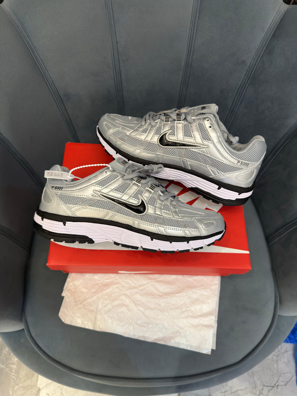 NIKE P 6000 TRAINER SILVER BLACK
