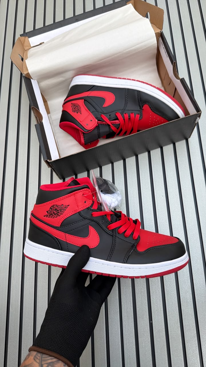 NIKE AIR JORDANS