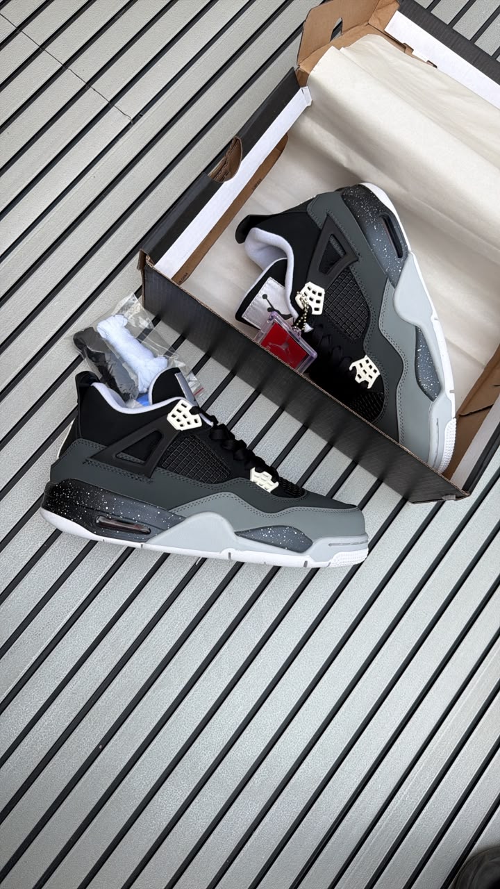 AIR JORDANS RETRO 4