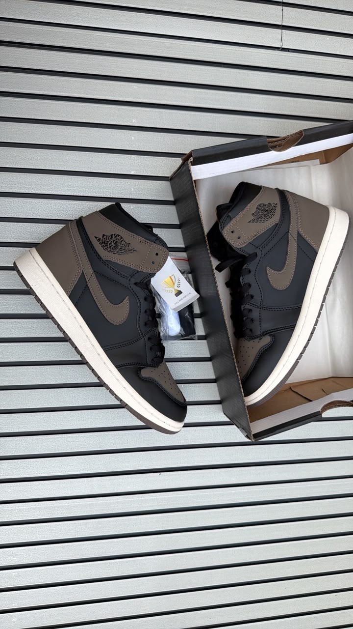 NIKE AIR JORDANS HIGH RETRO  PALOMINO