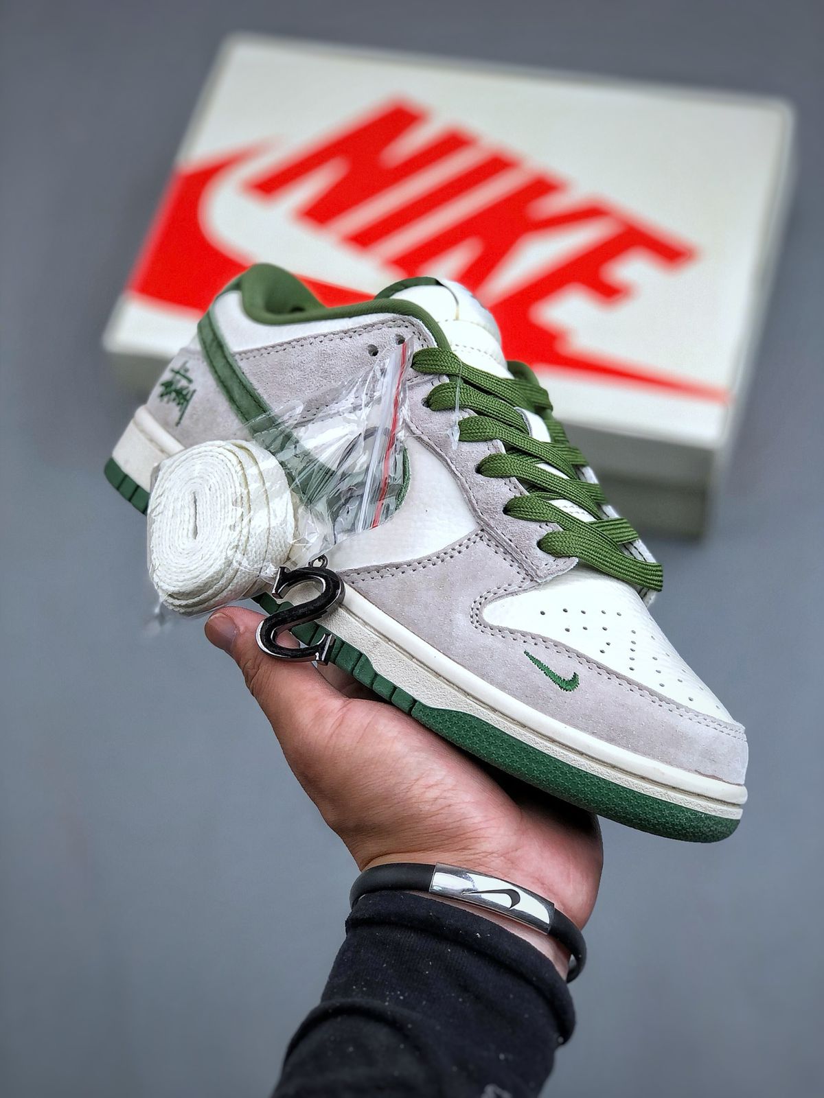 NIKE SB DUNK X STUSSY WHITE ARMY GREEN SUEDE