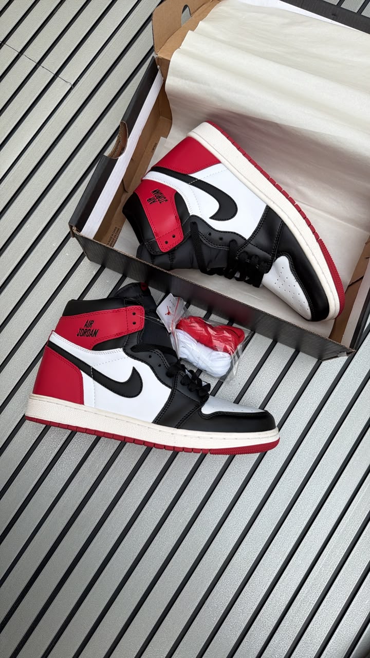NIKE AIR JORDAN 1 RETRO HIGH OG BLACK TO REIMAGINED
