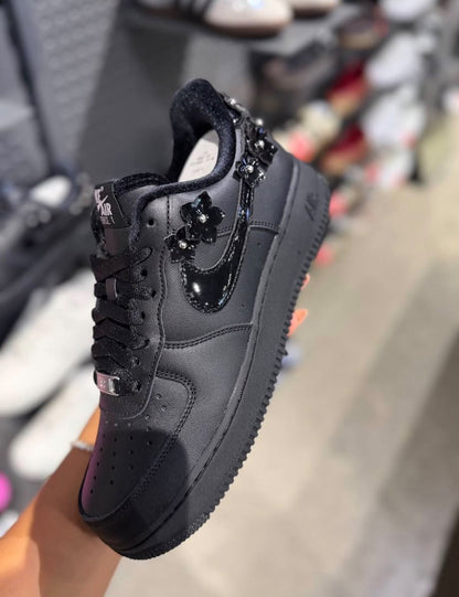 NIKE AIR FORCE 1 07 FLORETTE FLORAL SNEAKERS