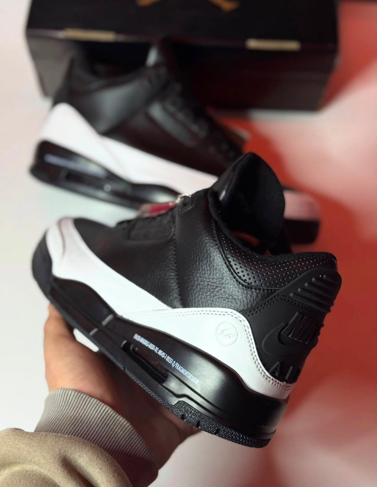 FRAGMENT DESIGN X NIKE AIR JORDAN 3