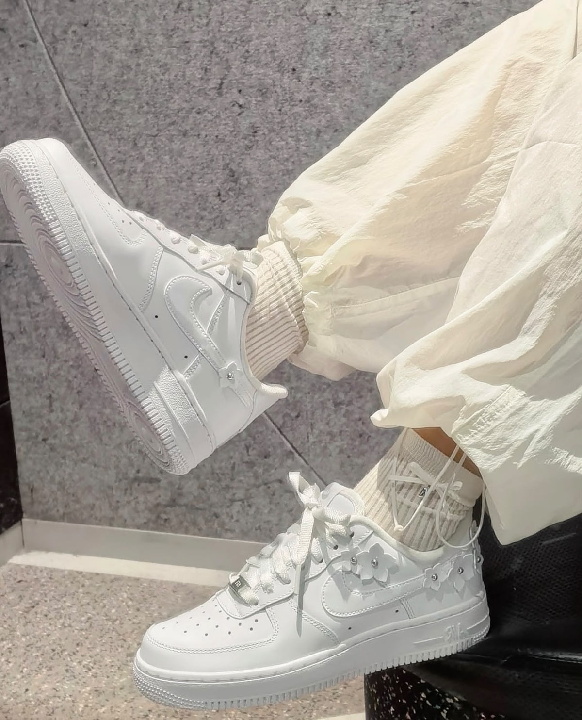 NIKE AIR FORCE 1 07 FLORETTE FLORAL SNEAKERS