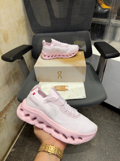LEOWE X ON CLOUDTILT RUNNING PINK