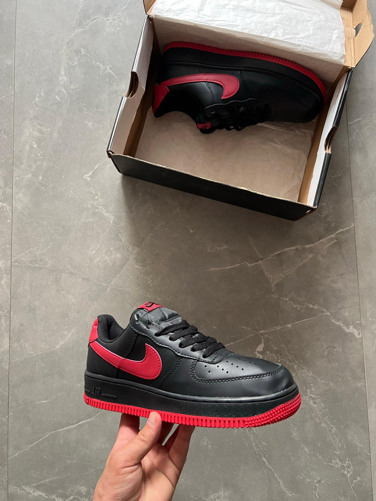NIKE AIRFORCE 1