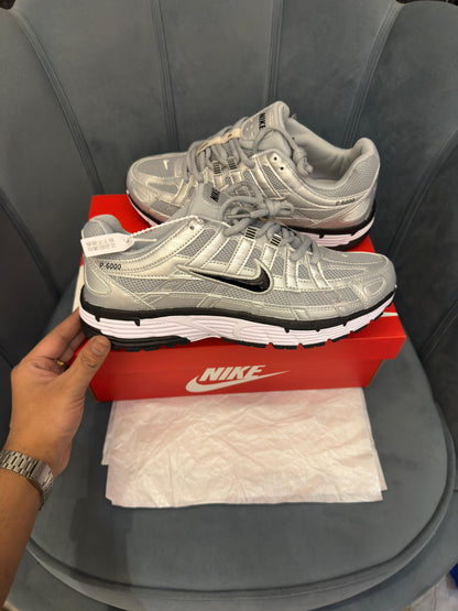 NIKE P 6000 TRAINER SILVER BLACK