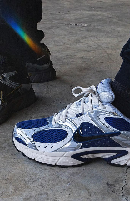 NIKE VOMERO 5 RUNNER BLUE GREY