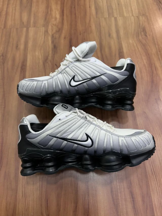 NIKE SHOX TL OFF NOIR METALLIC SILVER
