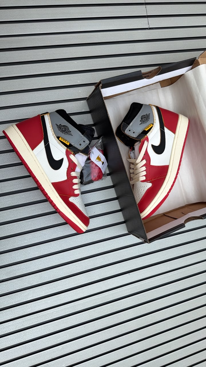 NIKE AIR JORDAN 1 RETRO HIGH OG  CHICAGO SHADOW
