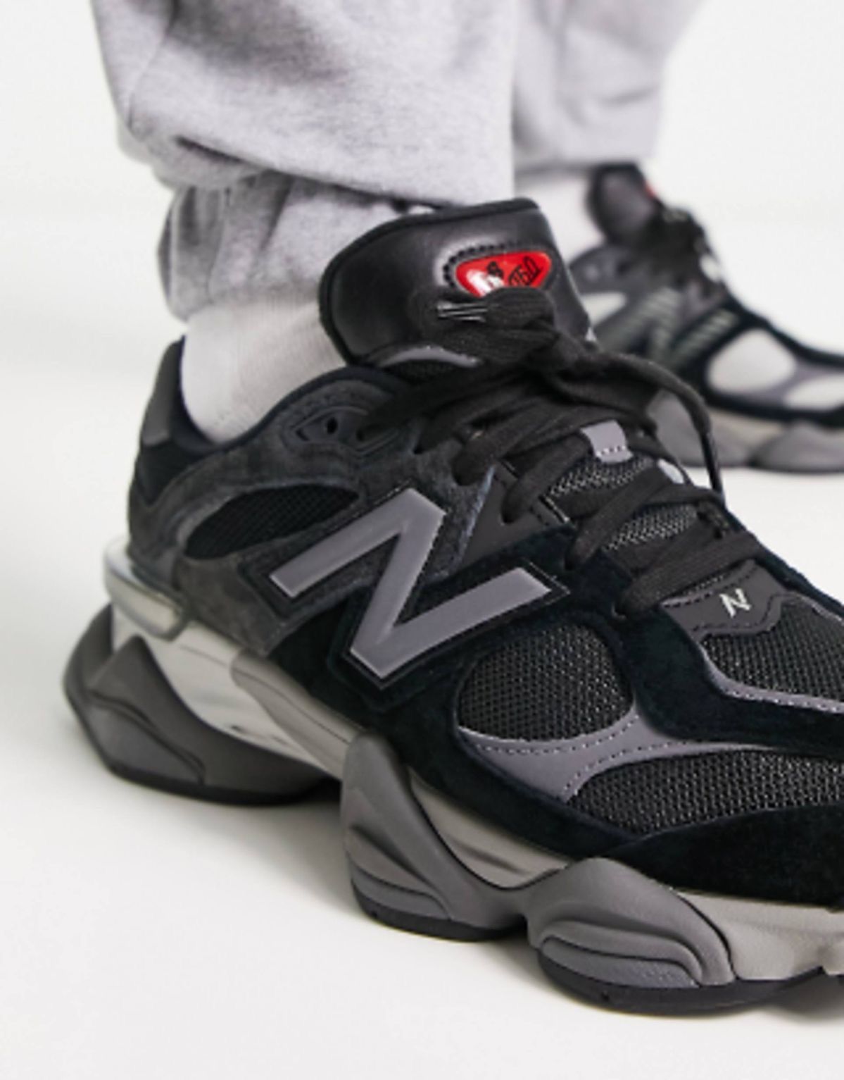 NEW BALANCE 9060 BLACK AND GREY