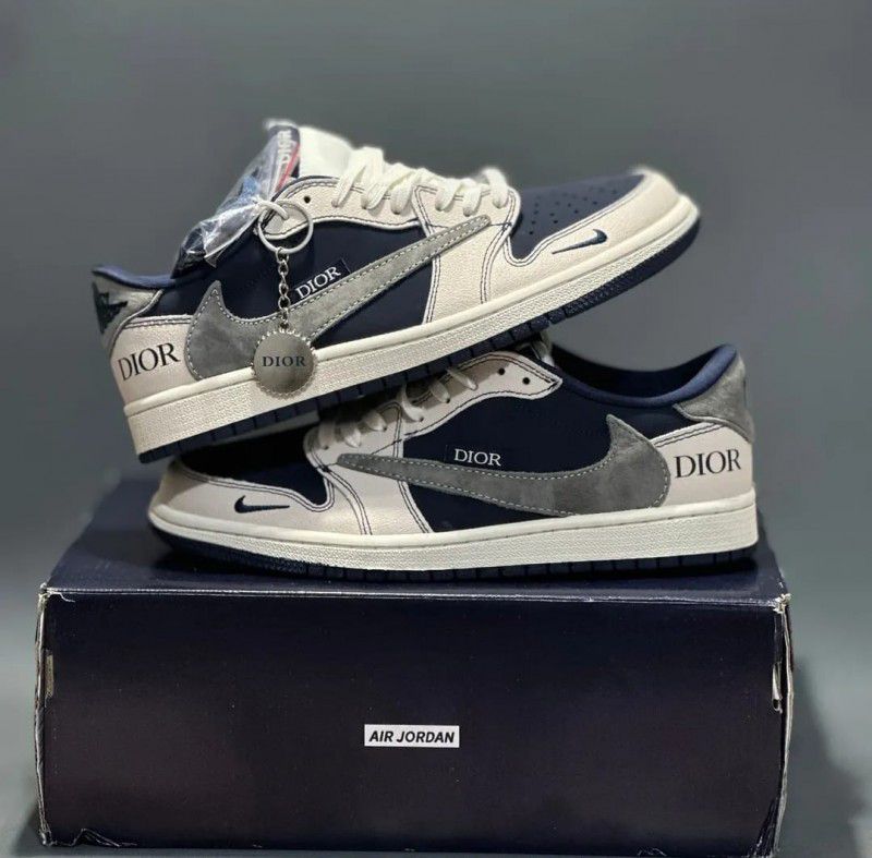AIR JORDANS RETRO 1 LOW TRAVIS X DIOR