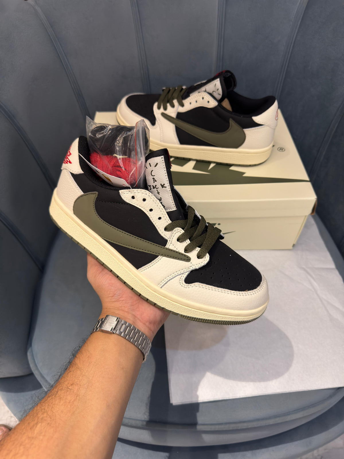 NIKE AIR JORDAN TRAVIS SCOTT NOIRE