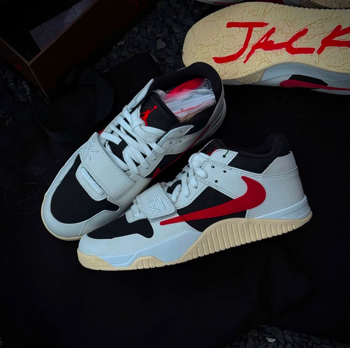 NIKE AIR JORDAN JUMPMAN JACK TRAVIS SCOTT UNIVERSITY RED