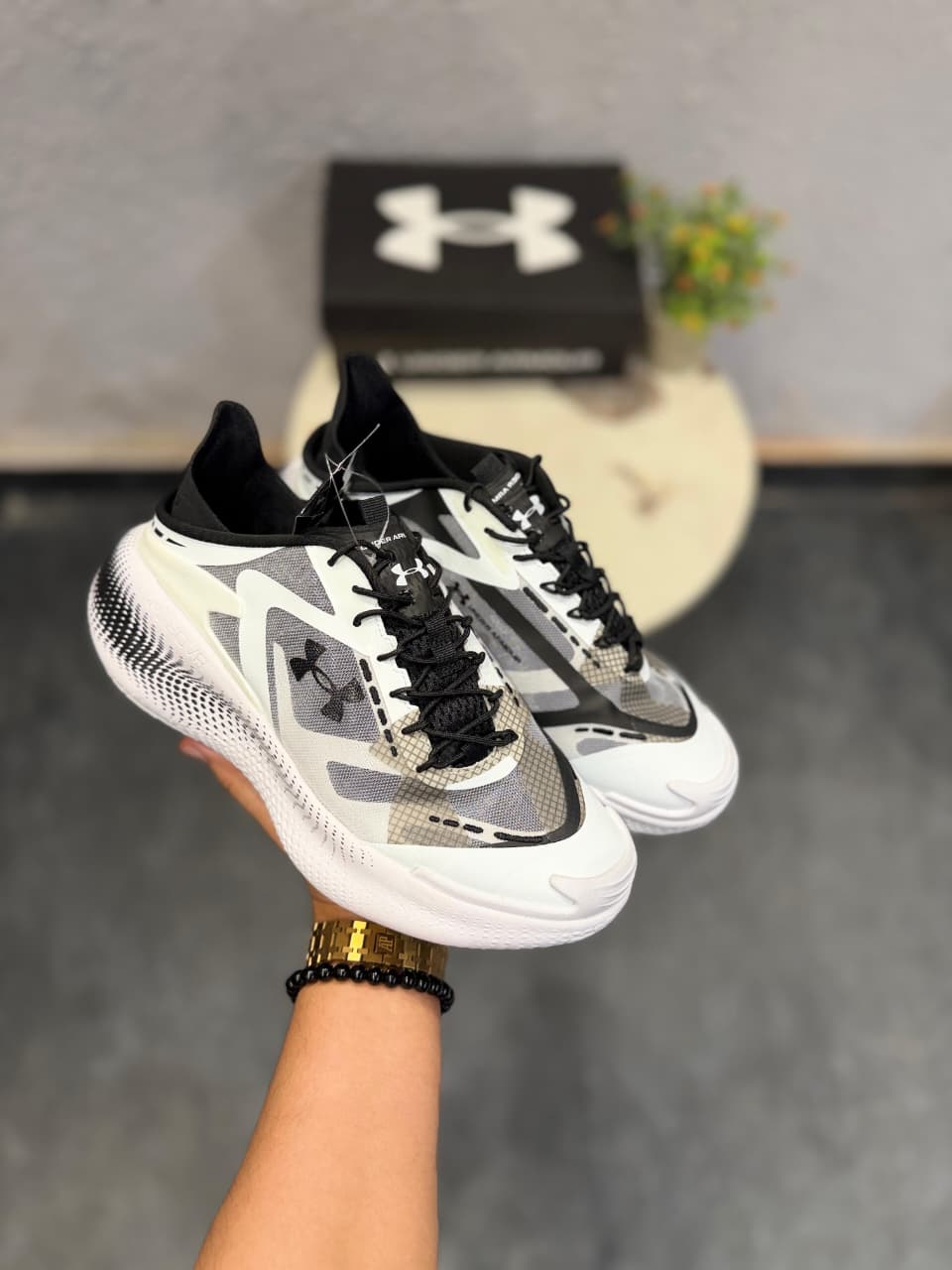 UNDER ARMOUR ECHO SLIPSPEED 4 COLOURS