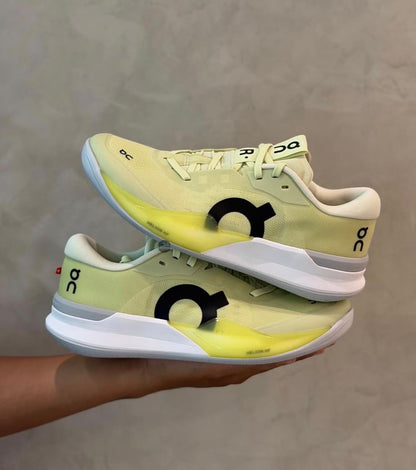 ON RUNNING THE ROGER PRO 3 LINEN LIME