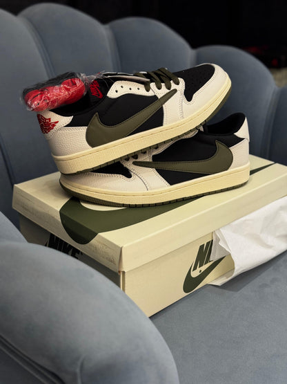 NIKE AIR JORDAN TRAVIS SCOTT NOIRE