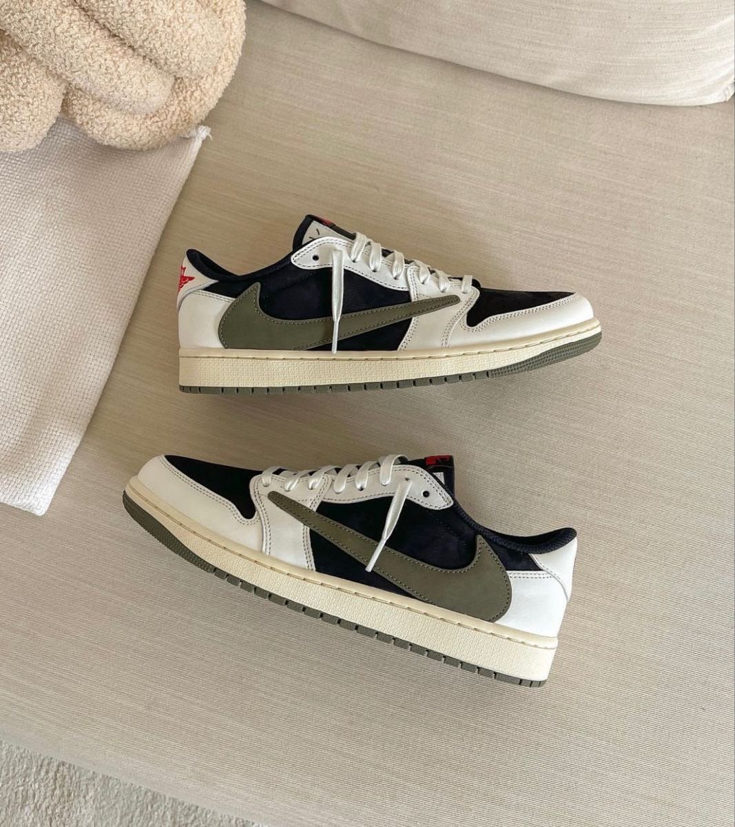 NIKE AIR JORDAN 1 LOW TRAVIS SCOTT OLIVE SEMI UA