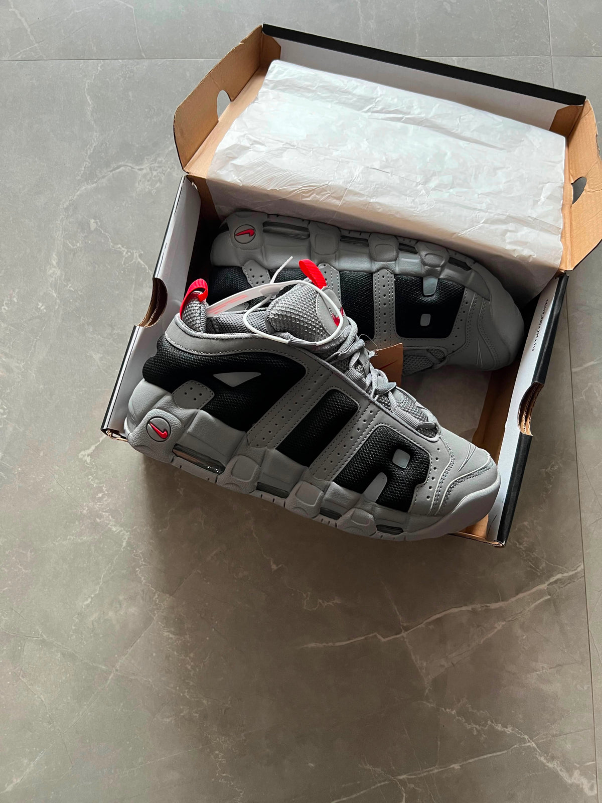NIKE AIR UPTEMPO 2026