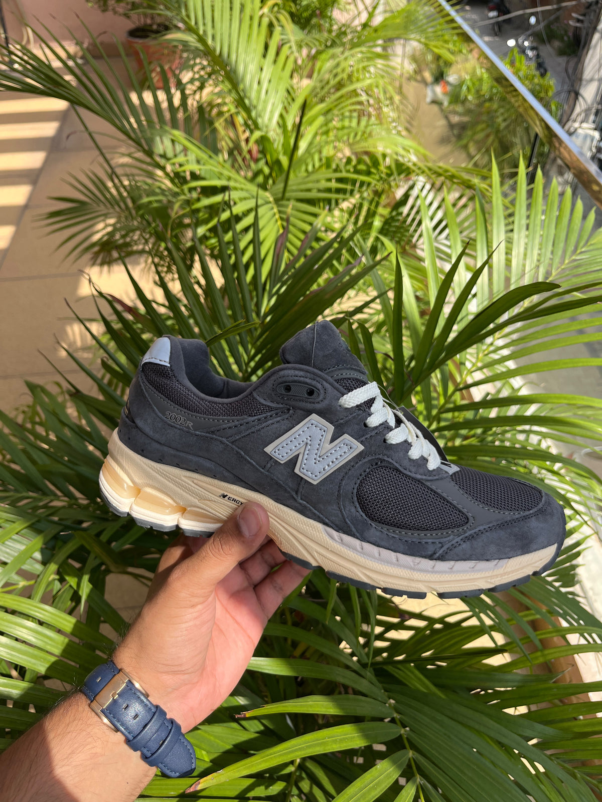 NEW BALANCE 2002R