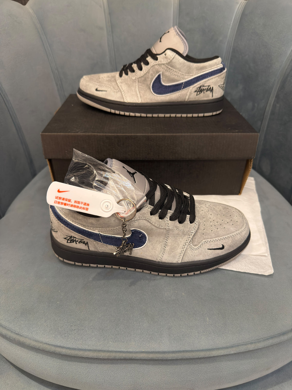 AIR JORDAN RETRO 1 STUSSY GREY BLUE KEYCHAIN 2026