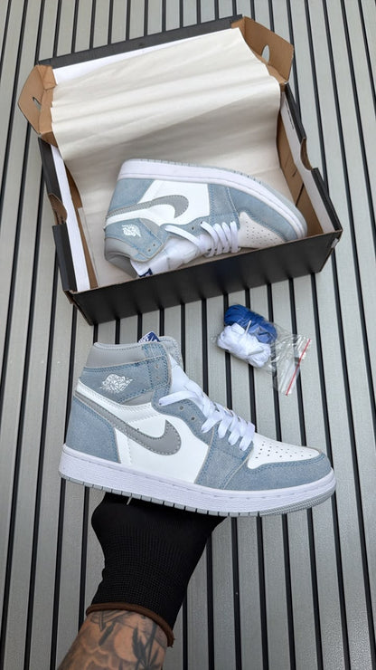 NIKE AIR JORDAN 1 RETRO HIGH HYPER ROYAL