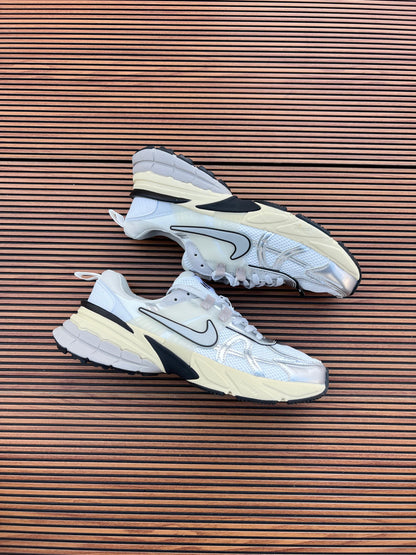 NIKE RUNNING V2K