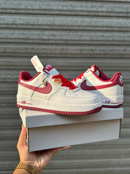 NIKE AIRFORCE 1 LOW WHITE TEAM RED